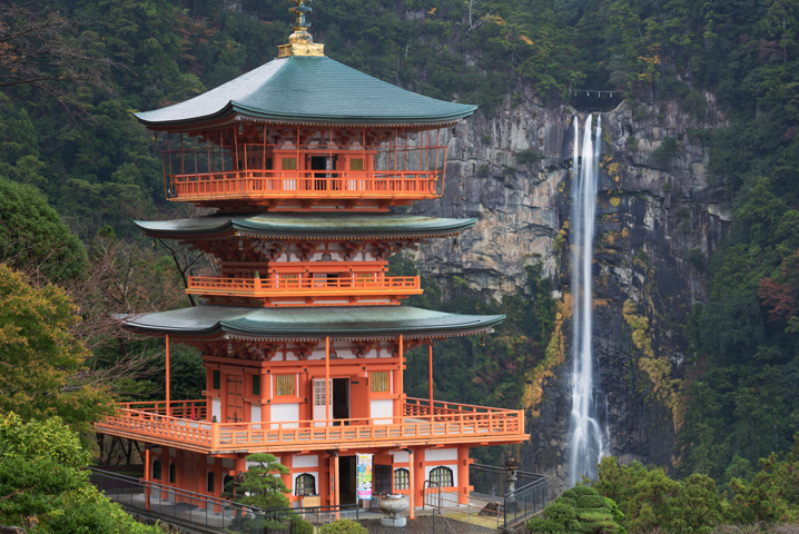 Kumano Kodo. Seiganto-ji pagoda, Nachi falls